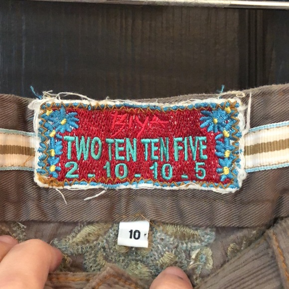 Two Ten Ten Five Capris - Picture 4 of 7